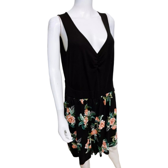 Torrid Womens Challis Romper Size 3X 3 Black Floral V-Neck Pockets Sleeveless - Picture 6 of 11